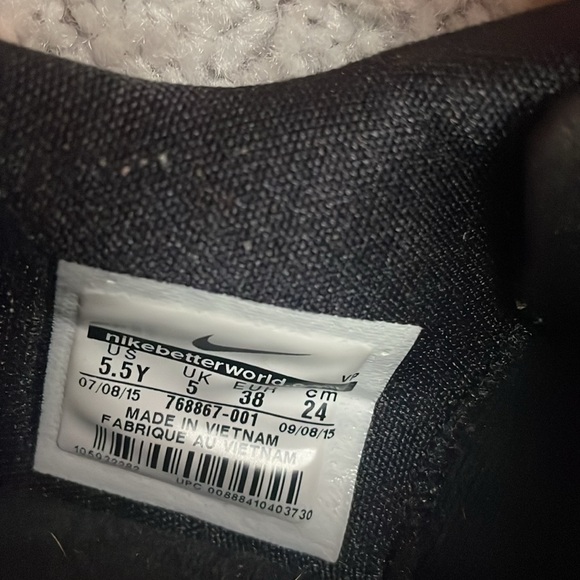 Black Nike KD basketball shoes - Picture 2 of 2